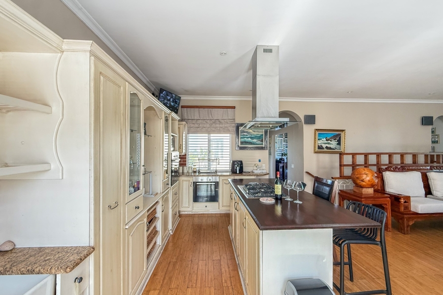 5 Bedroom Property for Sale in Plattekloof Western Cape
